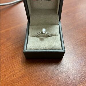 Elegant Silver Ring with Oval Gemstone